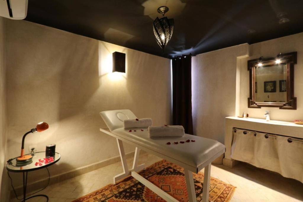 Riad 103 Medina Pool And Hammam Marrakesh Exterior foto