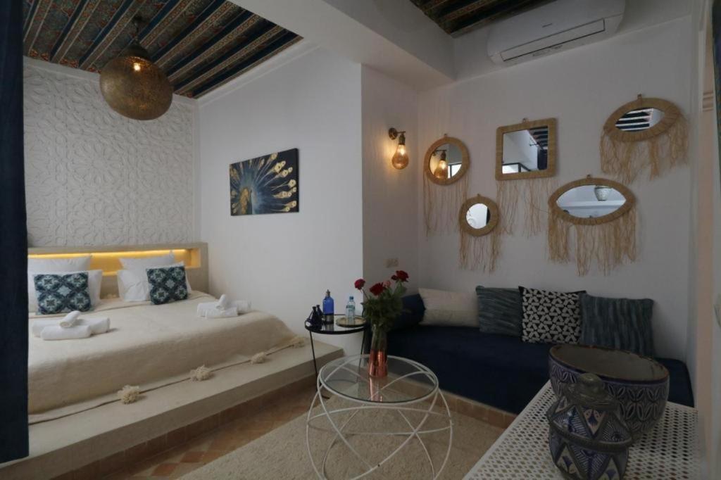 Riad 103 Medina Pool And Hammam Marrakesh Exterior foto
